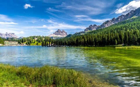 – 赫山湖湖水碧绿, 风景如画